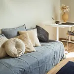 Spacious 7-bedroom For Groups - Valdemara Street *