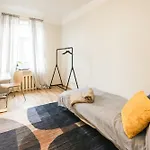 Spacious 7-bedroom For Groups - Valdemara Street *