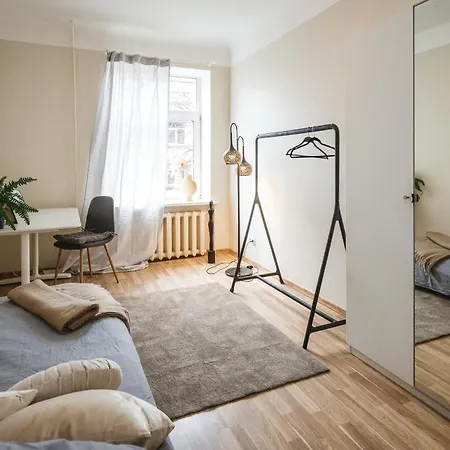 Spacious 7-Bedroom Apartment For Groups - Valdemara Street * Tinuzi