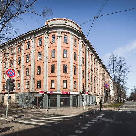 Spacious 7-Bedroom Apartment For Groups - Valdemara Street * Tinuzi