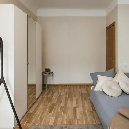 Spacious 7-bedroom For Groups - Valdemara Street Dzīvoklis Riga