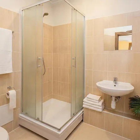 Lägenhet Spacious 7-bedroom For Groups - Valdemara Street Riga
