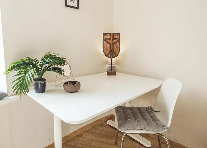 Spacious 7-Bedroom Apartment For Groups - Valdemara Street