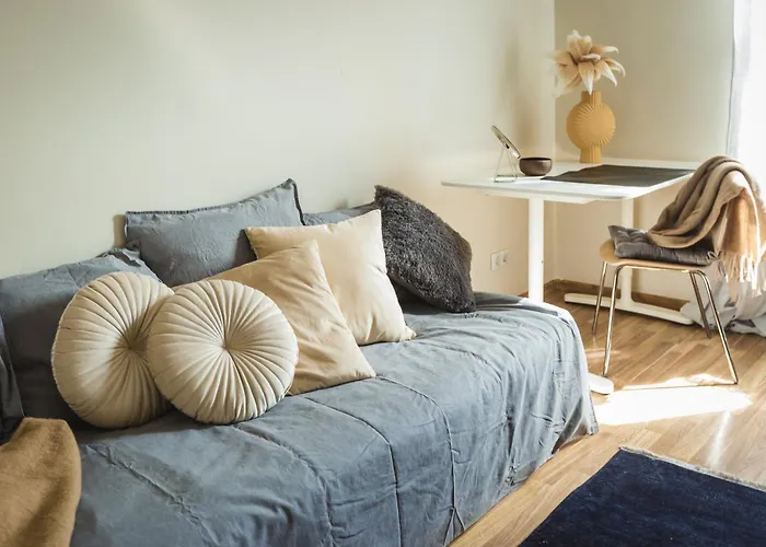 Spacious 7-Bedroom Apartment For Groups - Valdemara Street *