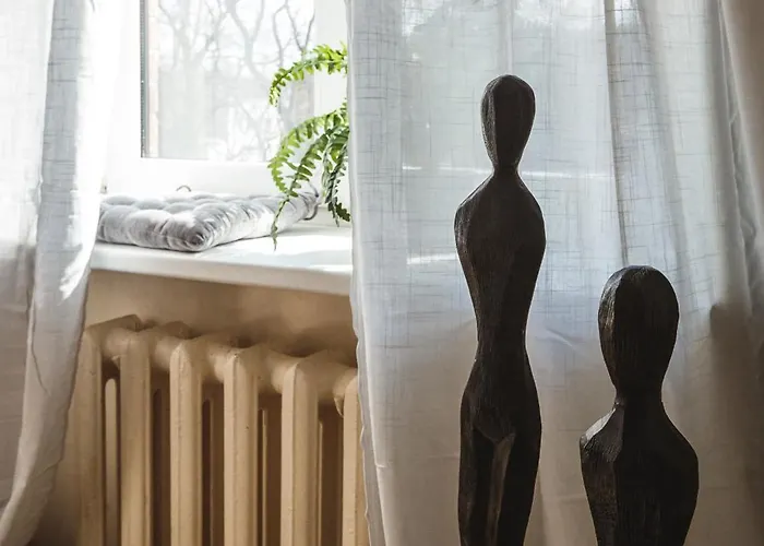 Spacious 7-Bedroom Apartment For Groups - Valdemara Street *