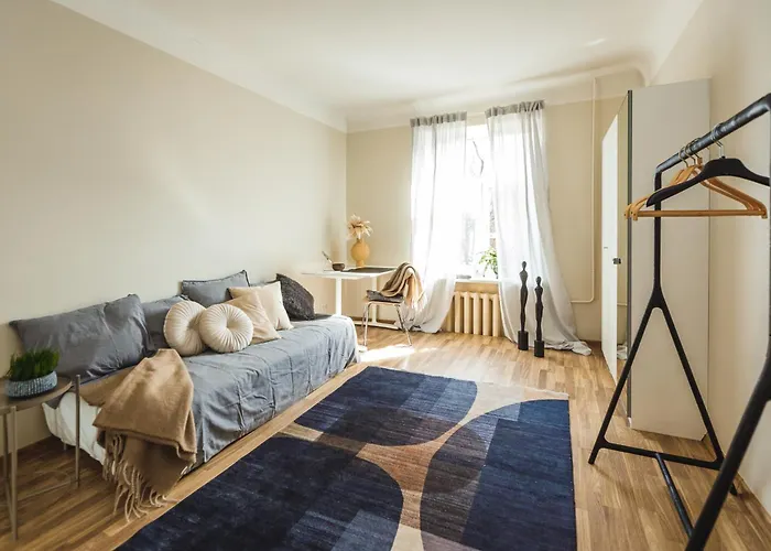 Spacious 7-Bedroom Apartment For Groups - Valdemara Street Appartamento