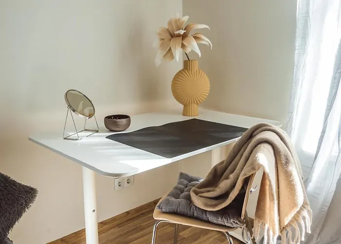 Spacious 7-Bedroom Apartment For Groups - Valdemara Street Dzīvoklis *