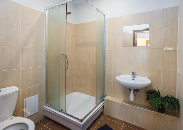 Spacious 7-Bedroom Apartment For Groups - Valdemara Street Dzīvoklis