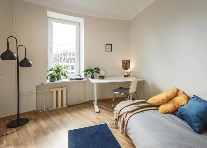 Spacious 7-Bedroom Apartment For Groups - Valdemara Street Appartamento *