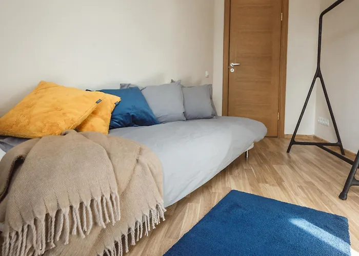 Dzīvoklis Spacious 7-Bedroom Apartment For Groups - Valdemara Street Riga