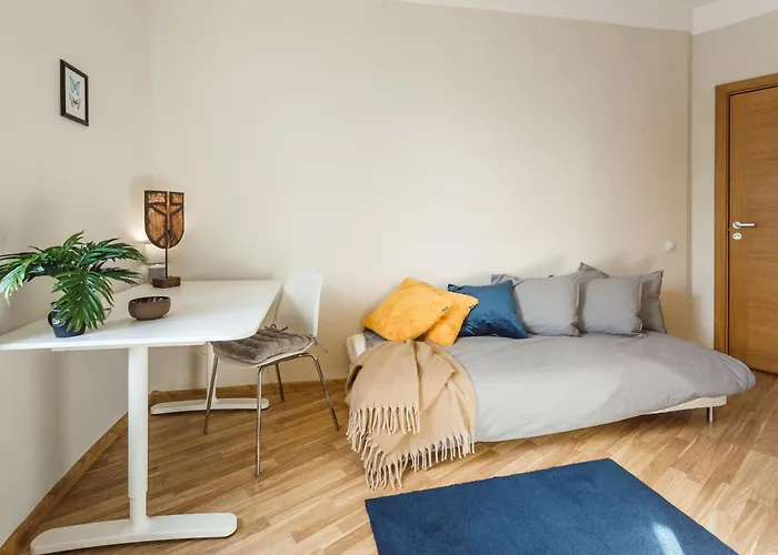 Spacious 7-Bedroom Apartment For Groups - Valdemara Street *