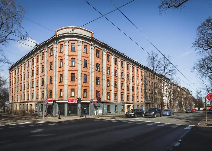 Spacious 7-Bedroom Apartment For Groups - Valdemara Street * Tinuzi