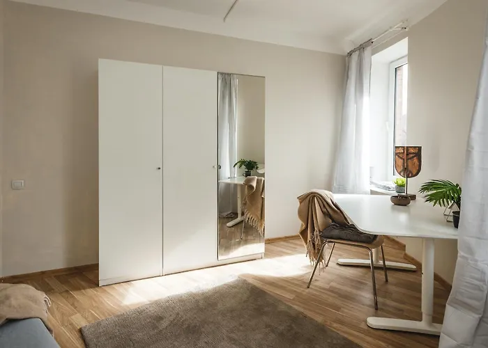 Spacious 7-Bedroom Apartment For Groups - Valdemara Street Appartamento