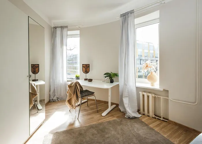 Spacious 7-Bedroom Apartment For Groups - Valdemara Street Appartamento *