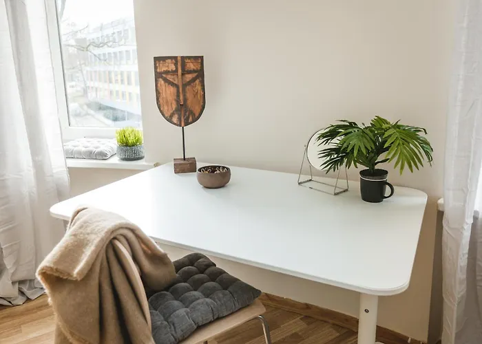 Spacious 7-Bedroom Apartment For Groups - Valdemara Street Tinuzi