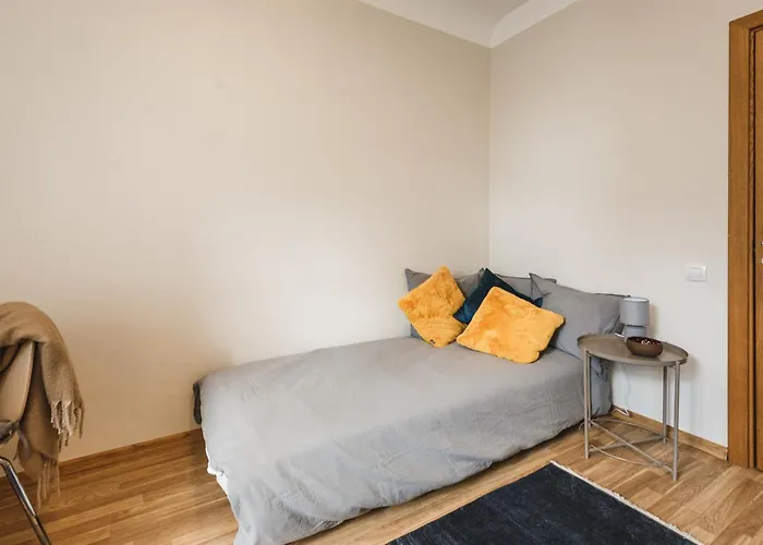 Dzīvoklis Spacious 7-Bedroom Apartment For Groups - Valdemara Street *