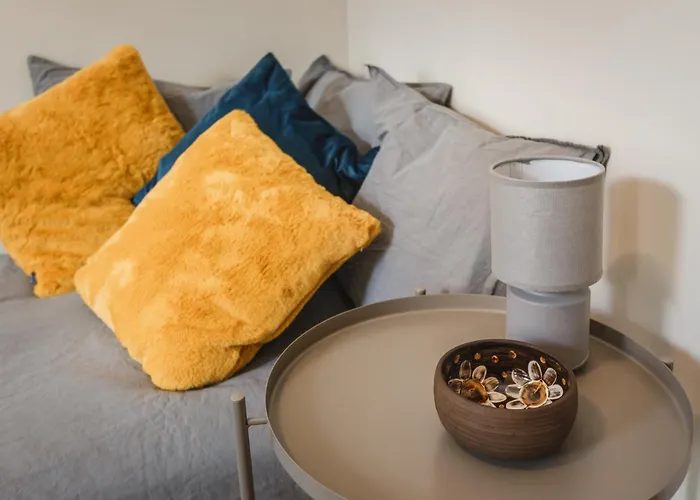 Spacious 7-Bedroom Apartment For Groups - Valdemara Street