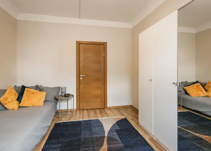 Spacious 7-Bedroom Apartment For Groups - Valdemara Street * Riga