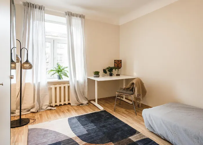 Spacious 7-Bedroom Apartment For Groups - Valdemara Street