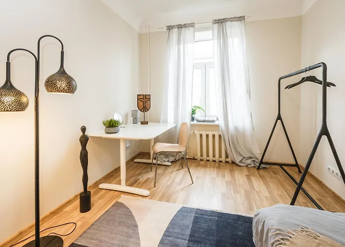 Spacious 7-Bedroom Apartment For Groups - Valdemara Street