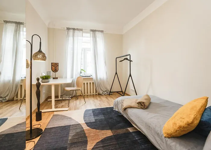 Spacious 7-Bedroom Apartment For Groups - Valdemara Street *