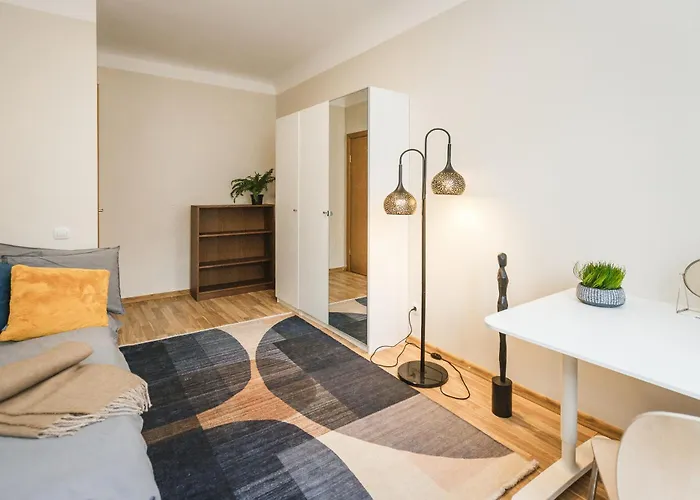 Spacious 7-Bedroom Apartment For Groups - Valdemara Street Dzīvoklis Riga