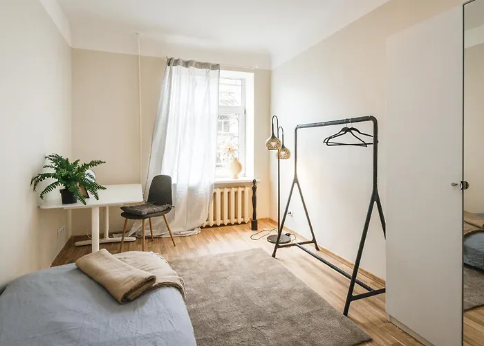 Spacious 7-Bedroom Apartment For Groups - Valdemara Street