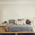 Spacious 7-bedroom For Groups - Valdemara Street Daire
