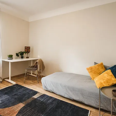 Dzīvoklis Spacious 7-bedroom For Groups - Valdemara Street Riga