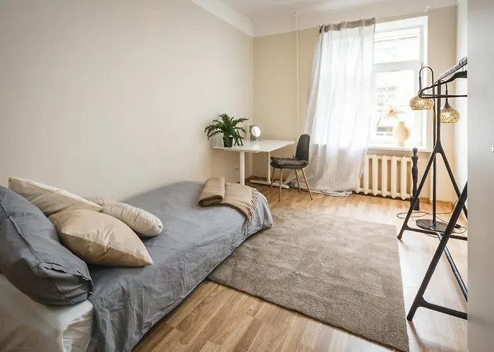 Spacious 7-Bedroom Apartment For Groups - Valdemara Street Apartment