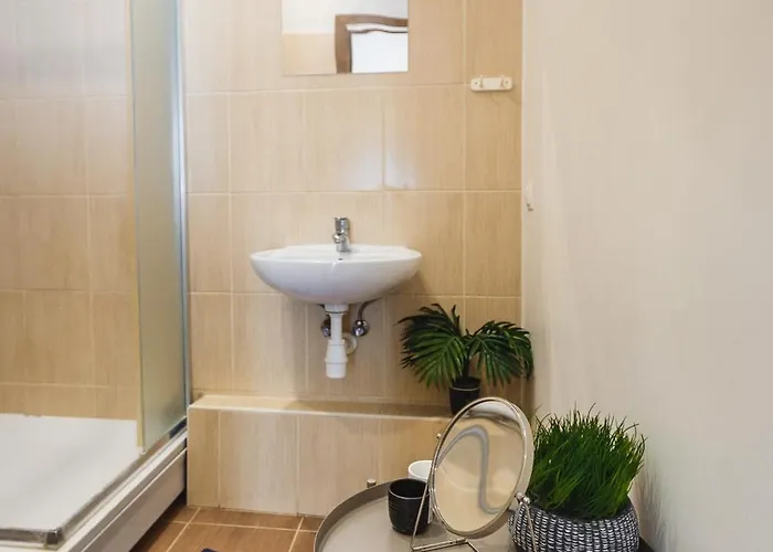 Apartment Spacious 7-Bedroom Apartment For Groups - Valdemara Street