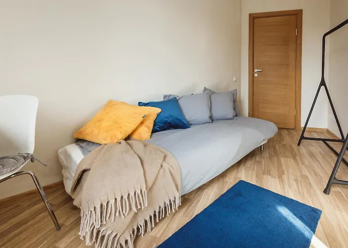 Spacious 7-Bedroom Apartment For Groups - Valdemara Street