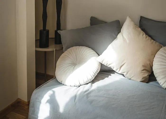 Apartment Spacious 7-Bedroom Apartment For Groups - Valdemara Street Riga