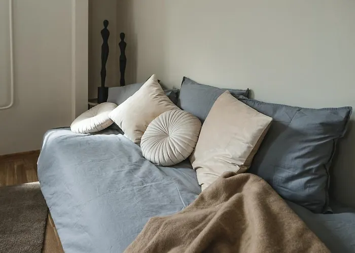 Apartment Spacious 7-Bedroom Apartment For Groups - Valdemara Street