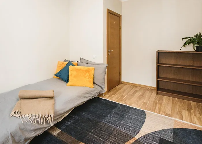 Apartment Spacious 7-Bedroom Apartment For Groups - Valdemara Street *