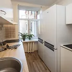 Spacious 7-bedroom For Groups - Valdemara Street Appartamento