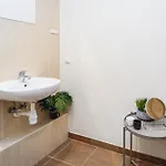 Spacious 7-bedroom For Groups - Valdemara Street Appartamento *