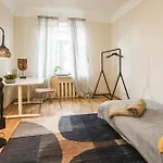 Spacious 7-bedroom For Groups - Valdemara Street Appartamento *