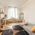 Spacious 7-bedroom For Groups - Valdemara Street *
