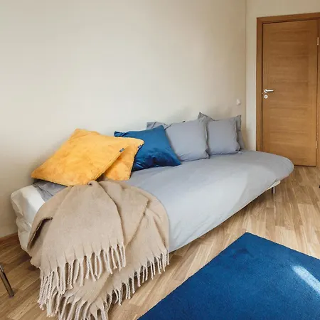 Spacious 7-bedroom For Groups - Valdemara Street