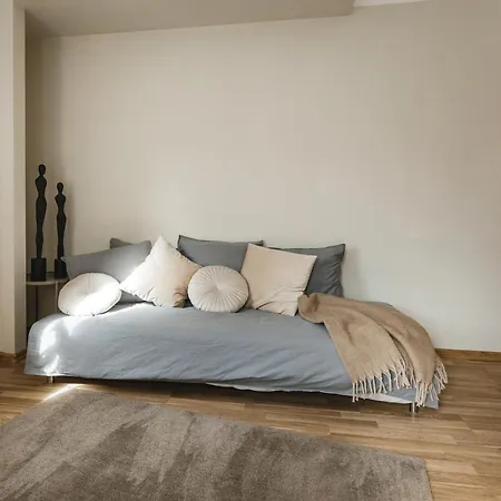 Spacious 7-bedroom For Groups - Valdemara Street Riga
