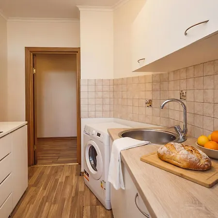 Spacious 7-bedroom For Groups - Valdemara Street Lejlighed Riga